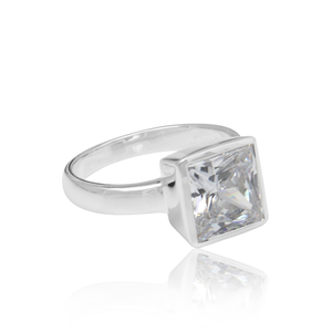Meilleure vente Bague en argent sterling avec zircon cubique et pierres précieuses Bijoux personnalisés pour femme Cadeau pour sa collection délicate - Product Image 4