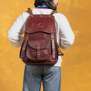 Mochila de cuero de vaca hecha a mano de diseño Mochila de cuero de negocios para hombres Impermeable personalizada - Product Image 3