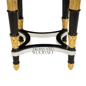 Mesa Auxiliar Redonda de Lujo con Incrustaciones de Nogal y Detalles Tallados a Mano en Dorado sobre Patas Negras Acanaladas para Interiores Clásicos - Product Image 6