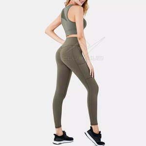 Conjunto de Yoga para Mujer, Cómodo, Hecho en Pakistán, Diseño Sólido con Logotipo Frontal, Venta en Línea a Precio Económico - Product Image 6