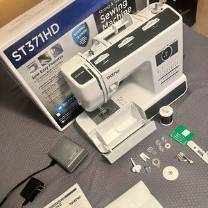 จักรเย็บผ้าบราเดอร์ รุ่น ST371HD แข็งแรงทนทาน 37 ลายเย็บในตัว แขนฟรีอาร์ม - Product Image 1