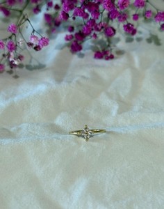 VVS Moissanite แหวนดอกไม้ซ้อนทำจากพรีเมี่ยมประกายหรูหราทันสมัยและเป็นทางเลือกที่หรูหราสำหรับสวมใส่ในชีวิตประจำวันหรือปาร์ตี้ - Product Image 1