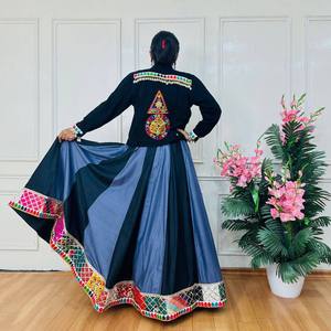 Levante su estilo Navratri con nuestra exquisita chaqueta vaquera de rayón puro liso y chaqueta vaquera de trabajo Gamthi intrincadamente bordada - Product Image 5