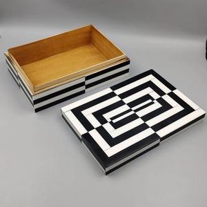 Boîte de rangement pour bijoux en résine artisanale avec un design élégant, organisateur décoratif pour bagues, boucles d'oreilles, accessoires et cadeaux - Product Image 6