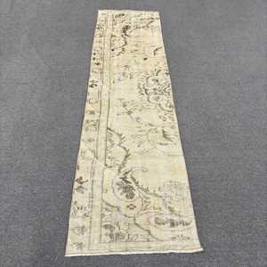 Tapis turc vintage 2,1x8 pi (64x245 cm), tapis oriental en laine marron - Product Image 1