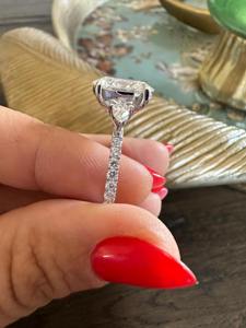 ห้องปฏิบัติการเจียระไนรูปวงรีสุดหรูดีไซน์เนอร์สร้างเพชร VVS ความชัดเจน F-Type Color IGI ได้รับการรับรองแหวนแต่งงานเครื่องประดับชั้นดี - Product Image 2