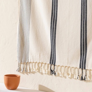 Toalla de playa turca Honeycomb con rayas negras, 33x66 pulgadas - Product Image 4