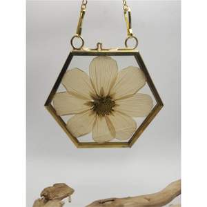 Cadre photo flottant en verre double face personnalisé pour cadeaux de remerciement de mariage, cadre photo moderne en laiton pour table - Product Image 5