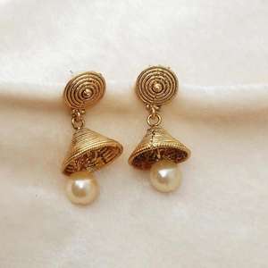 Boucles d'oreilles Jhumki plaquées or 1309705 perles Kriaa - Product Image 1