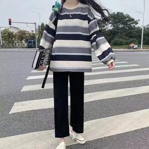 Haut décontracté à manches longues rayé ample pour femmes Nouvelle arrivée Sweat-shirt fin Vêtement d'extérieur pour l'automne Style polyvalent - Product Image 3