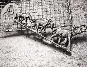 Ouvre-bouteille éléphant argenté Cadeaux uniques pour hommes et femmes Ouvre-bouteille en forme d'éléphant - Product Image 3