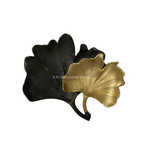 Plat à fruits secs en métal à double compartiment design feuille de ginkgo Bol de table en or et noir - Product Image 1