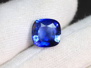 Cojín de piedras preciosas de zafiro azul de alta calidad creado en laboratorio, corte facetado para la fabricación de joyas - Product Image 5