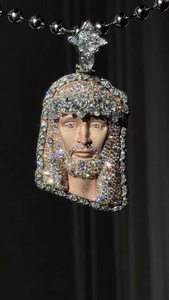 จี้พระเยซูแบบกำหนดเอง ประดับเพชรโมอิสซาไนต์ VVS  ฝังเพชรแบบ Iced Out เงินแท้ 925  จี้ศาสนาสำหรับทุกเพศ - Product Image 6