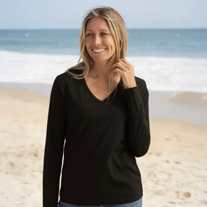 เสื้อยืดผู้หญิงสีดำ แขนยาว คอวี ผ้าฝ้ายออร์แกนิค 100% คุณภาพพรีเมียม ผ่านการรับรอง GOTS ผ้าเนื้อนุ่ม ทรงคลาสสิก - Product Image 5