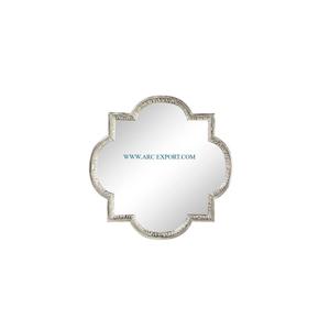 Miroir en aluminium argenté poli Miroir suspendu de luxe pour la décoration intérieure Dernier miroir mural moderne fabriqué à la main par un designer - Product Image 1