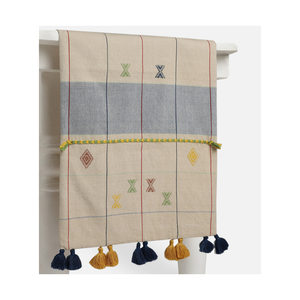 Camino de Mesa Tribal Azul Crema Bordado 100% Algodón con Acabado Rústico para Mesas, 200 GSM, 96 Pulgadas, India, Marca Privada, DHL, OEM - Product Image 4