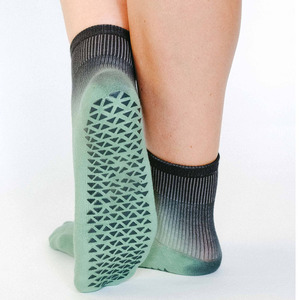 High Quality Breathable Cotton Ankle <b>Socks</b> with Ombre Gradient Custom Logo Non-Slip <b>Grip</b> for Youth Yoga & Pilates Made Vietnam - Product Image 2