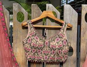 เสื้อผ้าอินเดียปากีสถานคุณภาพระดับพรีเมียม สตรี Lehnga Choli เย็บเต็ม มีจําหน่ายในราคาขายส่งจากอินเดีย - Product Image 3