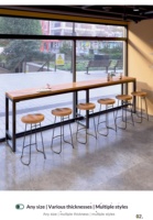 Ensemble de table et chaises de bar industrielles, table haute de comptoir avec structure en métal, tabourets de bar avec dossier en bois pour cafés