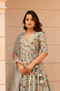 Conjunto Angrakha de Algodón con Bloques de Color Verde Pastel Sunhari con Dupatta de Malla Suave, Elegante Traje Étnico para Fiestas, Bodas y Eventos Festivos para Mujer - Product Image 3