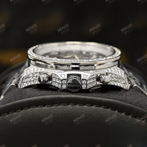 นาฬิกาเพชรโมอิสซาไนต์ โดดเด่นด้วยความเปล่งประกายแบบ Iced-Out ที่สมบูรณ์แบบ พร้อมดีเทลระดับไฮเอนด์ และสไตล์หรูหราทันสมัยสำหรับผู้ที่ชื่นชอบการเป็นเทรนด์เซ็ตเตอร์ - Product Image 4