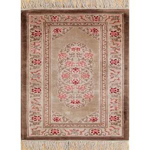 พรมไหมถักมือสีเบจน้ำตาล Gulmarg ขนาด 9x12 ฟุต ลายเมดัลเลียนใหม่ รูปทรงสี่เหลี่ยมผืนผ้า สำหรับห้องโถง ห้องนั่งเล่น ตกแต่งบ้านในฤดูร้อน - Product Image 1