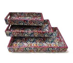 ถาดไม้ทำมือพร้อมลวดลายเคลือบสำหรับเสิร์ฟและตกแต่ง - Product Image 1