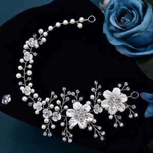 Tocado Bridella BHP295-S con Perlas Plateadas y Cristales, con Ajuste Cómodo y Seguro para Flores de Boda Elegantes - Product Image 6