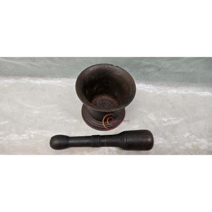 Mortier et pilon vintage bien poli Mortier en laiton en métal doré Fournitures de mélange et de meulage de table gravées au design vintage - Product Image 5