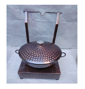 Plat de service rond traditionnel en cuivre martelé plaqué bronze pour buffet, chauffe-plats pour la restauration - Product Image 5