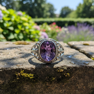 Anillo Ovalado de Amatista en Plata de Ley 925 |   Anillo de Plata Hecho a Mano Estilo Vintage |   Regalo para Ella para Fiesta de Compromiso o Boda - Product Image 1