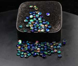 Cabujones de fuego de ópalo con juego de colores redondos pulidos a mano para uso en joyería Cada pieza muestra brillo ardiente y acabado de cúpula suave - Product Image 3