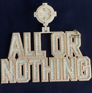 จี้ฮิปฮอปสีทองสีขาว10K ประดับเพชรโมอิสใสแบบบาแกตต์ Vvs สำหรับปาร์ตี้ - Product Image 1