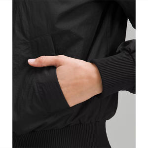 Chaqueta Bomber de Invierno Personalizada para Mujer con Mangas Acolchadas, Ribete Flexible, Cierre Frontal Seguro y Servicio de Etiqueta Privada - Product Image 4