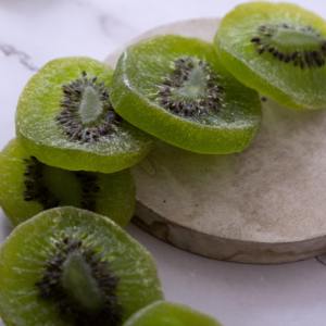 Vente en gros de kiwis séchés frais et sucrés traités hygiéniquement pour une qualité de kiwis séchés disponibles pour une livraison rapide - Product Image 3