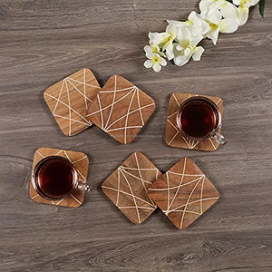 Ensemble de sous-verres en bois durables faits à la main Article cadeau Support en bois carré décoratif Dessous de verre en bois d'écorce de manguier naturel fait à la main - Product Image 4