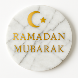 Posavasos de Ramadán Mubarak en árabe con elegante diseño de piedra de mármol dorado para decoración festiva del hogar por Decor World Expo - Product Image 2