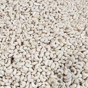 เวียดนาม ซัพพลายเออร์ที่เชื่อถือได้ เม็ดมะม่วงหิมพานต์ดิบอบแห้งคุณภาพสูง เกรด W240 อายุการเก็บรักษา 24 เดือน รับประทานได้ ส่งออกไปยังสหรัฐอเมริกา สหภาพยุโรป และตะวันออกกลาง - Product Image 1