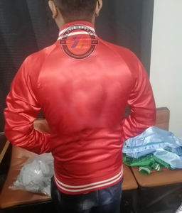 Veste de baseball en satin varsity en gros pour adultes, vêtements de sport d'équipe, patchs brodés personnalisés, veste bomber d'extérieur - Product Image 5