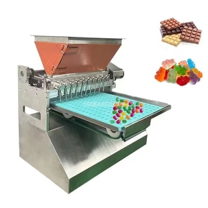 Mini fabricant de bonbons gommeux semi-automatique de bureau Machine de remplissage de déposant de table fermée en bois moteur PLC pour ours gommeux en gelée - Product Image 1