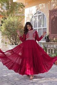 Vestido de diseñador indio con manga completa Faux Blooming Georgette con atractivo vestido de trabajo de perlas bordadas con Dupatta - Product Image 2