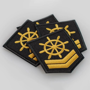 Insignias bordadas personalizadas con opciones de logotipo Parches de estilo de rango duradero para uniformes Ropa de servicio y ropa formal - Product Image 5