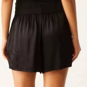 Pantalones cortos de pijama de satén sedoso para mujer-Ideal para un sueño cómodo, ligero y fresco para las noches de verano, disponible - Product Image 6