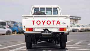 โปรโมชั่นสุดคุ้มสำหรับรถโตโยต้าแลนด์ครุยเซอร์ LC79 มือสอง แบบแค็บเดี่ยว เครื่องยนต์ดีเซล เกียร์ธรรมดา พร้อมใช้งาน - Product Image 4