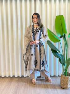 Kameez Shalwar Pallazzo gris en soie ethnique pakistanaise à manches longues, dupatta en organza, vente en gros en Inde, Farshi modeste ethnique - Product Image 3