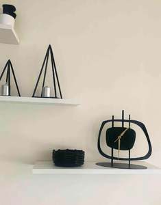 Horloge de table en métal noir or et blanc variations de couleur grand métal massif contemporain métal neutre décor à la maison moderne - Product Image 6