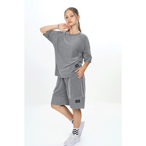 Conjunto de pantalones cortos de manga corta con cuello redondo y rayas grises y negras para niñas Conjuntos de ropa para niñas - Product Image 2