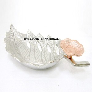 Bol à chips et à trempette en aluminium à deux compartiments, design occidental, design feuillage, bol à collation, bol à dessert - Product Image 6