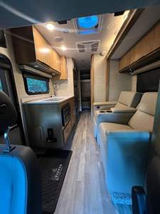 รถบ้านมอเตอร์โฮม Tiffin Wayfarer 25QW รุ่นปี 2020 Sprinter 3500XD วิ่งมาแล้วประมาณ 5,100 ไมล์ เครื่องยนต์เทอร์โบดีเซล V6 - Product Image 4